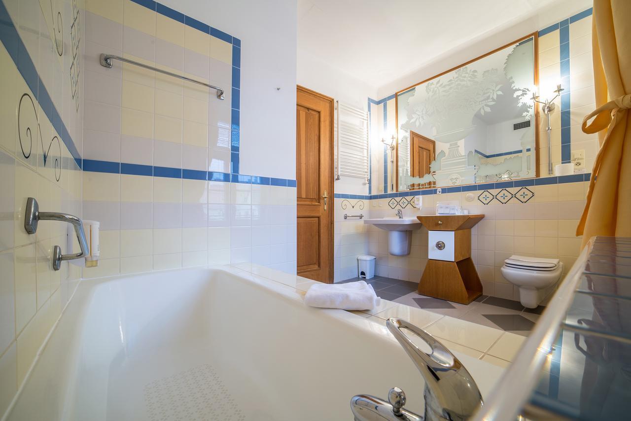 Františkovy Lázně Hotel Three Lilies Inkl Aquaforum מראה חיצוני תמונה