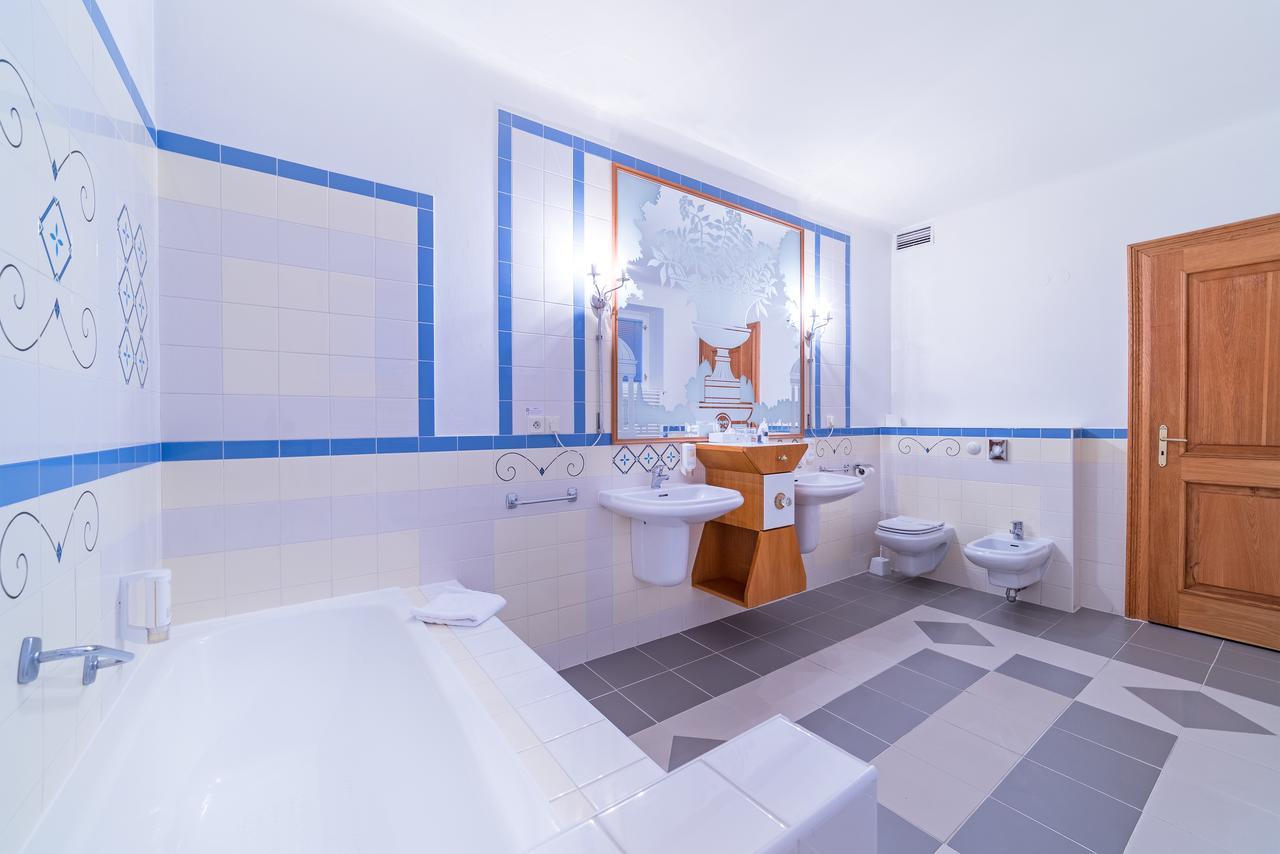 Františkovy Lázně Hotel Three Lilies Inkl Aquaforum מראה חיצוני תמונה